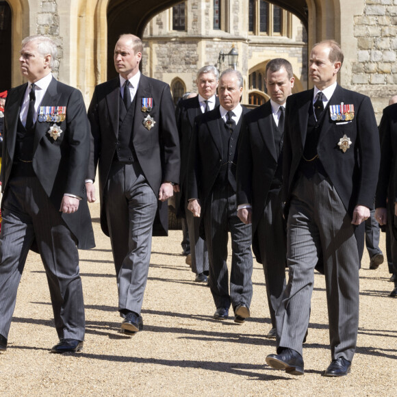 Le prince Andrew, duc d'York, le prince Edward, comte de Wessex, le prince William, duc de Cambridge, Peter Phillips, le prince Harry, duc de Sussex, David Armstrong-Jones, comte de Snowdon, Sir Timothy Laurence - Arrivées aux funérailles du prince Philip, duc d'Edimbourg à la chapelle Saint-Georges du château de Windsor, le 17 avril 2021.