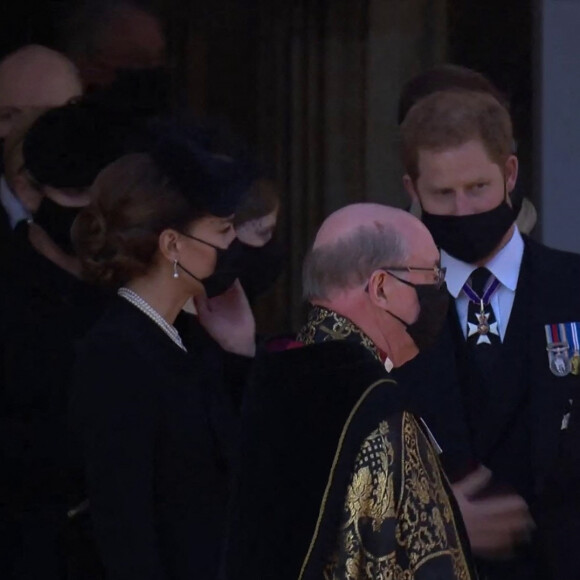 Le prince William, duc de Cambridge, et le prince Harry, duc de Sussex, Sorties des funérailles du prince Philip, duc d'Edimbourg à la chapelle Saint-Georges du château de Windsor, Royaume Uni, le 17 avril 2021.