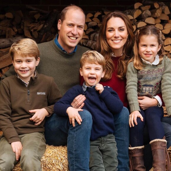 Portrait de famille du prince William et Kate Middleton avec leurs trois enfants, George, Charlotte et Louis, pour leur carte de voeux 2021.