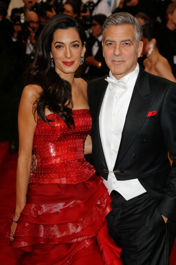 George Clooney et sa femme Amal Alamuddin Clooney - Soirée Costume Institute Gala 2015 (Met Ball) au Metropolitan Museum célébrant l'ouverture de Chine: à travers le miroir à New York, le 4 mai 2015 . 