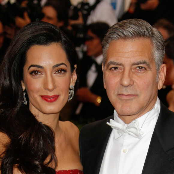 George Clooney et sa femme Amal Alamuddin Clooney - Soirée Costume Institute Gala 2015 (Met Ball) au Metropolitan Museum célébrant l'ouverture de Chine: à travers le miroir à New York, le 4 mai 2015 . 