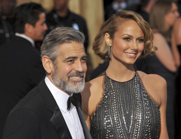 George Clooney et Stacy Keibler - 85e cérémonie des Oscars à Hollywood le 24 février 2013. 