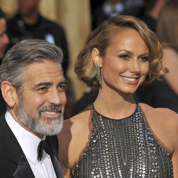 George Clooney et Stacy Keibler - 85e cérémonie des Oscars à Hollywood le 24 février 2013. 