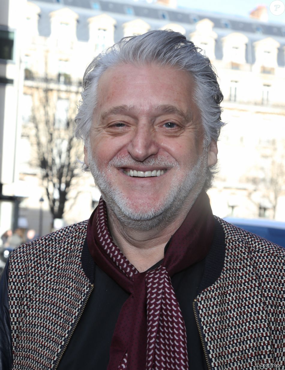 Gilbert Rozon dans la rue à Paris le 3 février 2017.
Bestimage