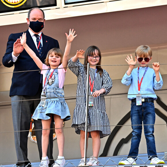 Le prince Albert II de Monaco, la princesse Gabriella, le prince Jacques, Kaia Rose Wittstock - Les enfants du prince Albert II de Monaco assistent au E-Prix De Monaco 2021 depuis le podium. © Bruno Bebert / Bestimage