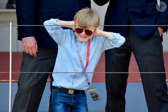 Le prince Jacques de Monaco - Le prince Albert II de Monaco et ses enfants sur le podium du E-Prix De Monaco 2021 le 8 mai 2021 © Bruno Bebert / Bestimage