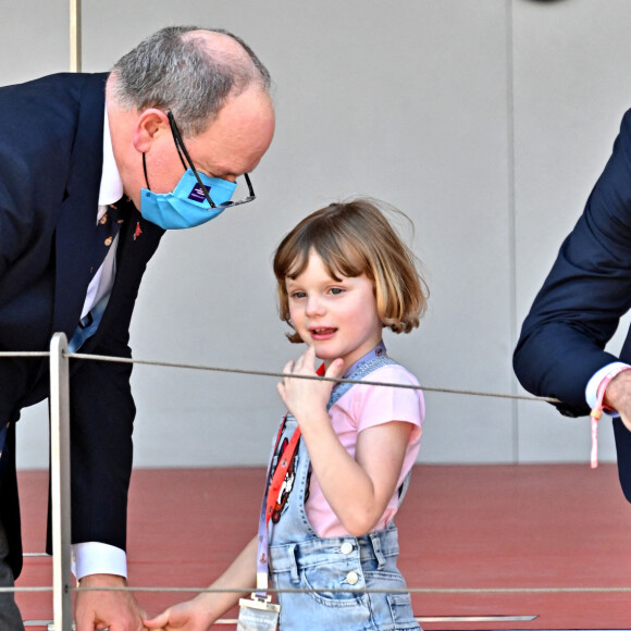 Le prince Albert II de Monaco, la princesse Gabriella - Les enfants du prince Albert II de Monaco assistent au E-Prix De Monaco 2021 depuis le podium le 8 mai 2021 © Bruno Bebert / Bestimage