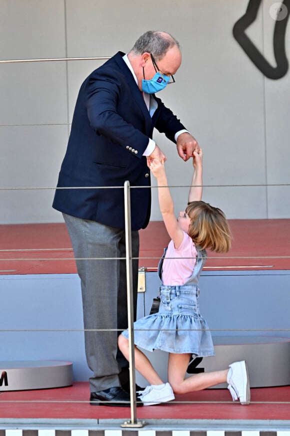 Le prince Albert II de Monaco, la princesse Gabriella - Les enfants du prince Albert II de Monaco assistent au E-Prix De Monaco 2021 depuis le podium le 8 mai 2021 © Bruno Bebert / Bestimage