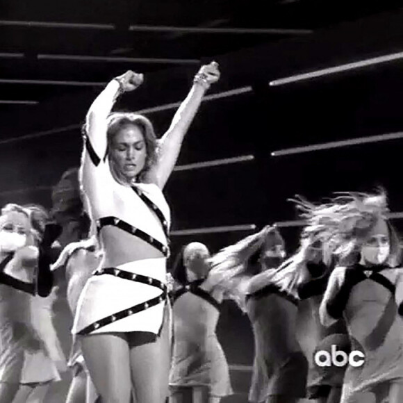 Jennifer Lopez - Dans les coulisses du concert caritatif Vax Live à Los Angeles, le 8 mai 2021.