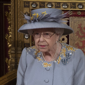 La reine Elisabeth II d'Angleterre lors de son discours d'ouverture de la session parlementaire à la Chambre des lords au palais de Westminster à Londres, Royaume Uni, le 11 mai 2021.