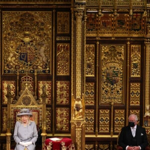 La reine Elisabeth II d'Angleterre, le prince Charles, prince de Galles, et Camilla Parker Bowles, duchesse de Cornouailles, - La reine d'Angleterre va prononcer son discours d'ouverture de la session parlementaire à la Chambre des lords au palais de Westminster à Londres, Royaume Uni, le 11 mai 2021.
