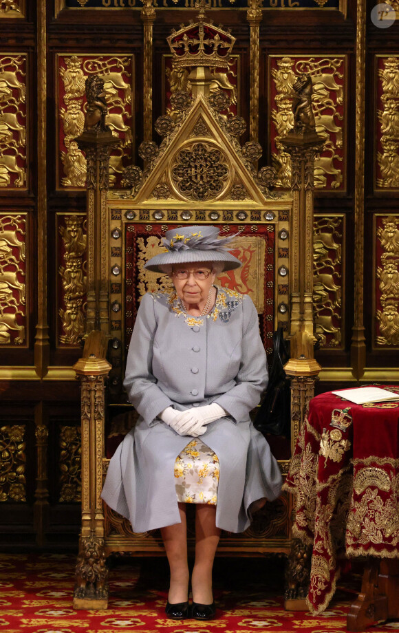 La reine Elisabeth II d'Angleterre lors de son discours d'ouverture de la session parlementaire à la Chambre des lords au palais de Westminster à Londres, Royaume Uni, le 11 mai 2021.