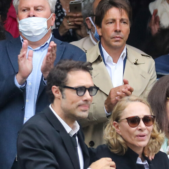 Nicolas Bedos, Joëlle Bercot (femme de Guy Bedos), Victoria Bedos, Doria Tillier - Sorties - Hommage à Guy Bedos en l'église de Saint-Germain-des-Prés à Paris le 4 juin 2020.  