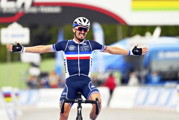 Julian Alaphilippe a remporté le titre de champion du monde de cyclisme en Italie, le 27 septembre 2020 © Vincent Kalut/Panoramic/Bestimage