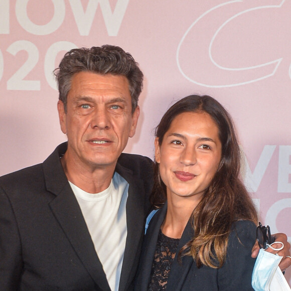 Marc Lavoine et Line Papin - Photocall du défilé Etam Live Show 2020 à Paris le 29 septembre 2020. © Pool Agence Bestimage 