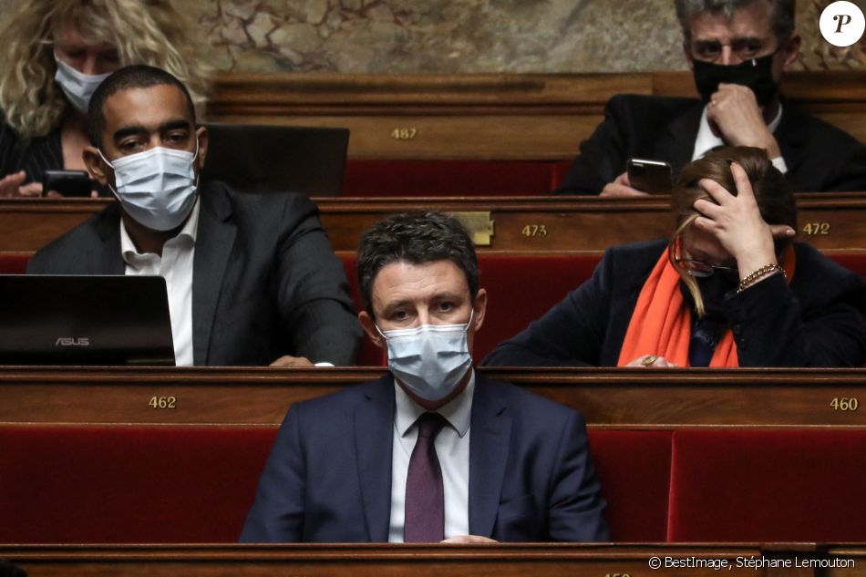 Benjamin Griveaux - L'Assemblée nationale a adopté, en nouvelle lecture, le projet de loi autorisant la prorogation de l'état d'urgence sanitaire jusqu'au 16 février et portant sur diverses mesures de gestion de la crise sanitaire, par 272 voix contre 108 (11 abstentions) à Paris. Le 4 novembre 2020. © Stéphane Lemouton / Bestimage