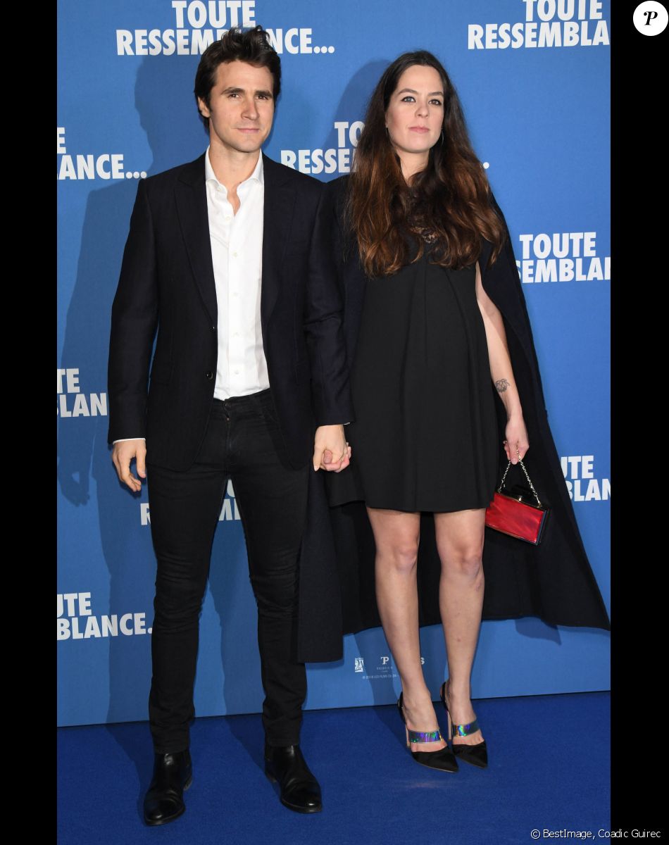 Anouchka Delon (enceinte) et son compagnon Julien Dereims - Avant-première du film "Toute ressemblance..." au cinéma UGC Ciné Cité Les Halles à Paris, le 25 novembre 2019. © Coadic Guirec/Bestimage