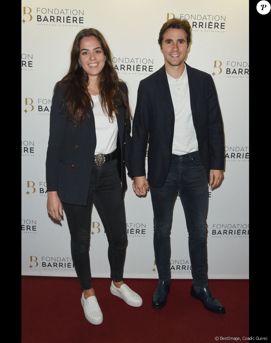 Anouchka Delon et son compagnon Julien Dereims - Remise du prix de La Fondation Barrière pour la pièce "Skorpios Au Loin" au théâtre des Bouffes-Parisiens à Paris, France, le 18 octobre 2018. © Coadic Guirec/Bestimage