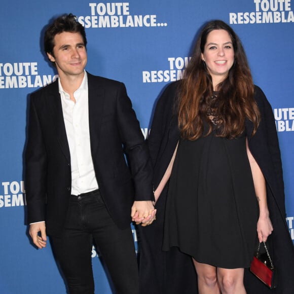 Anouchka Delon (enceinte) et son compagnon Julien Dereims - Avant-première du film "Toute ressemblance..." au cinéma UGC Ciné Cité Les Halles à Paris, le 25 novembre 2019. © Coadic Guirec/Bestimage