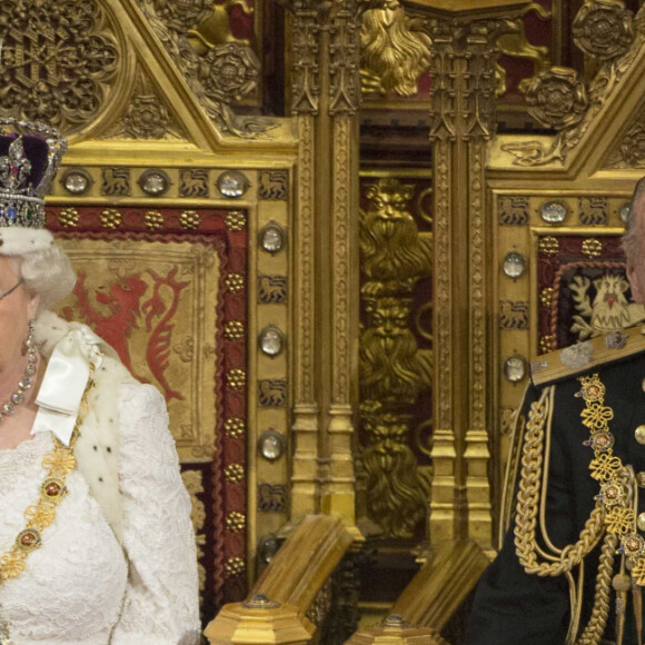 La reine Elisabeth II d'Angleterre et le prince Philip, duc d'Edimbourg - La famille royale d'Angleterre lors de la cérémonie d'ouverture du parlement à Londres. Le 27 mai 2015