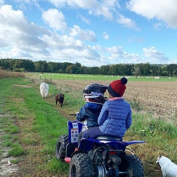 Charlie et Alphonse, les enfants d'Alessandra Sublet et Clément Miserez