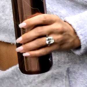 Jennifer Lopez porte la bague de fiançailles offerte par son ex-fiancé Alex Rodriguez. Le 15 avril 2019.