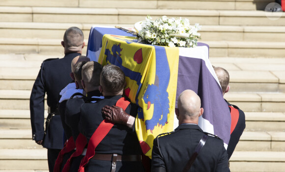 Illustration (cercueil) - Arrivées aux funérailles du prince Philip, duc d'Edimbourg à la chapelle Saint-Georges du château de Windsor, le 17 avril 2021. 