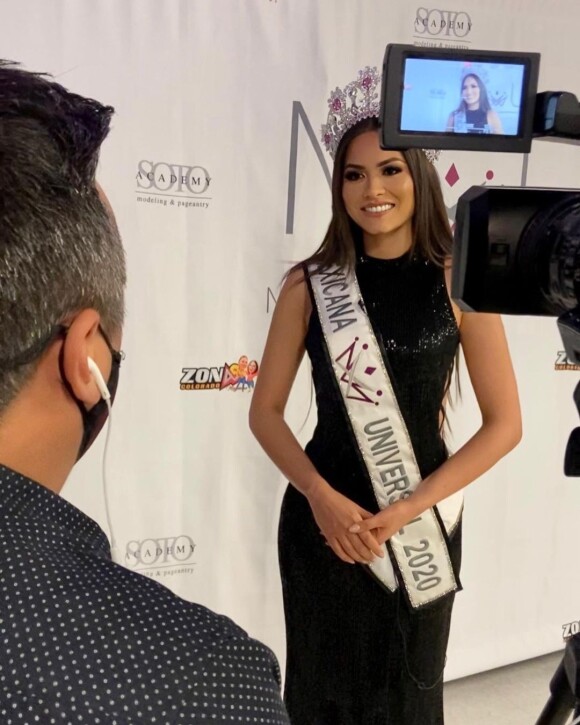 Andrea Meza, notre nouvelle Miss Univers 2020, prend la pose sur Instagram avant son sacre. Cette ingénireure en informatique est particulière engagée dans le féminisme, vegan et patronne de sa propre marque de vêtements.