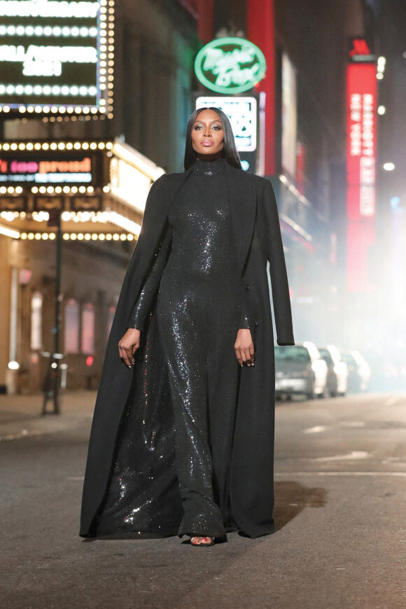 Naomi Campbell - Les mannequins lors du défilé Automne Hiver 2021-2022 de Michael Kors sur la 44ème rue à New York. Le 8 avril 2021 