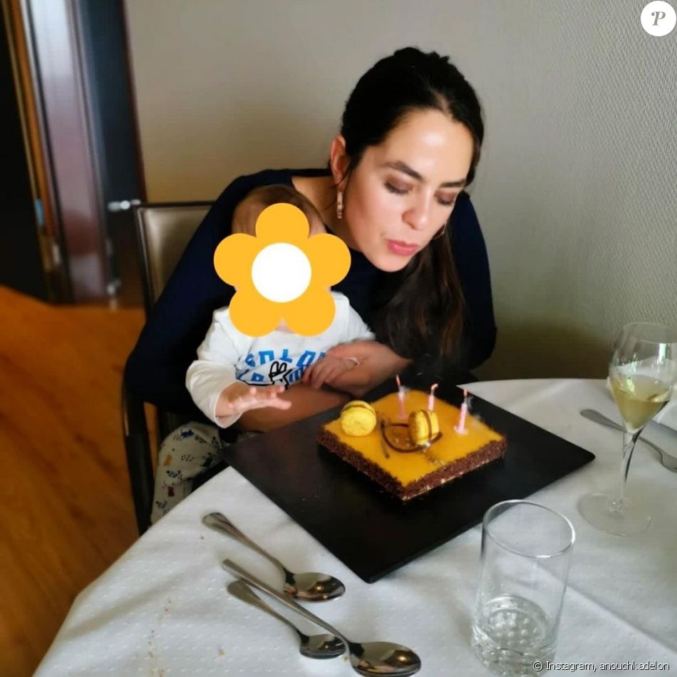 Le 26 novembre 2020, Anouchka Delon a publié des photos d'elle et son fils prises le jour de son anniversaire, la veille, par son compagnon Julien Dereims.