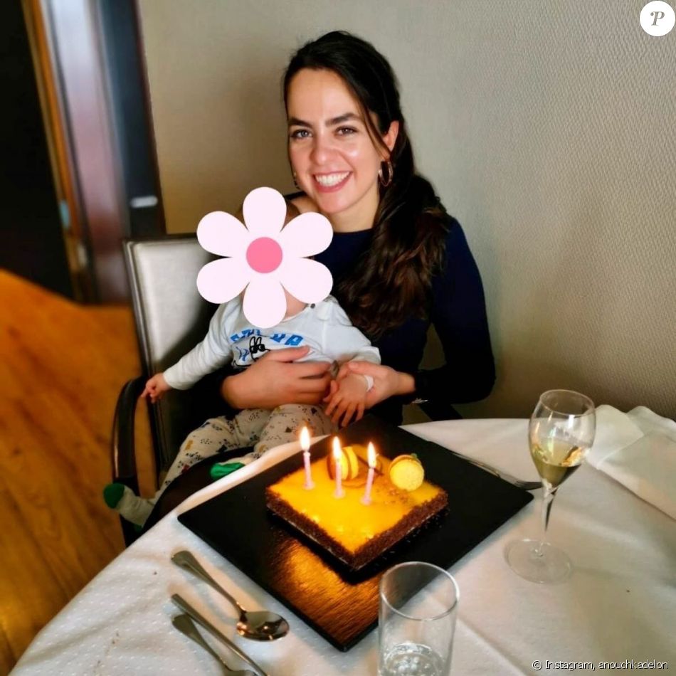 Le 26 novembre 2020, Anouchka Delon a publié des photos d'elle et son fils prises le jour de son anniversaire, la veille, par son compagnon Julien Dereims.