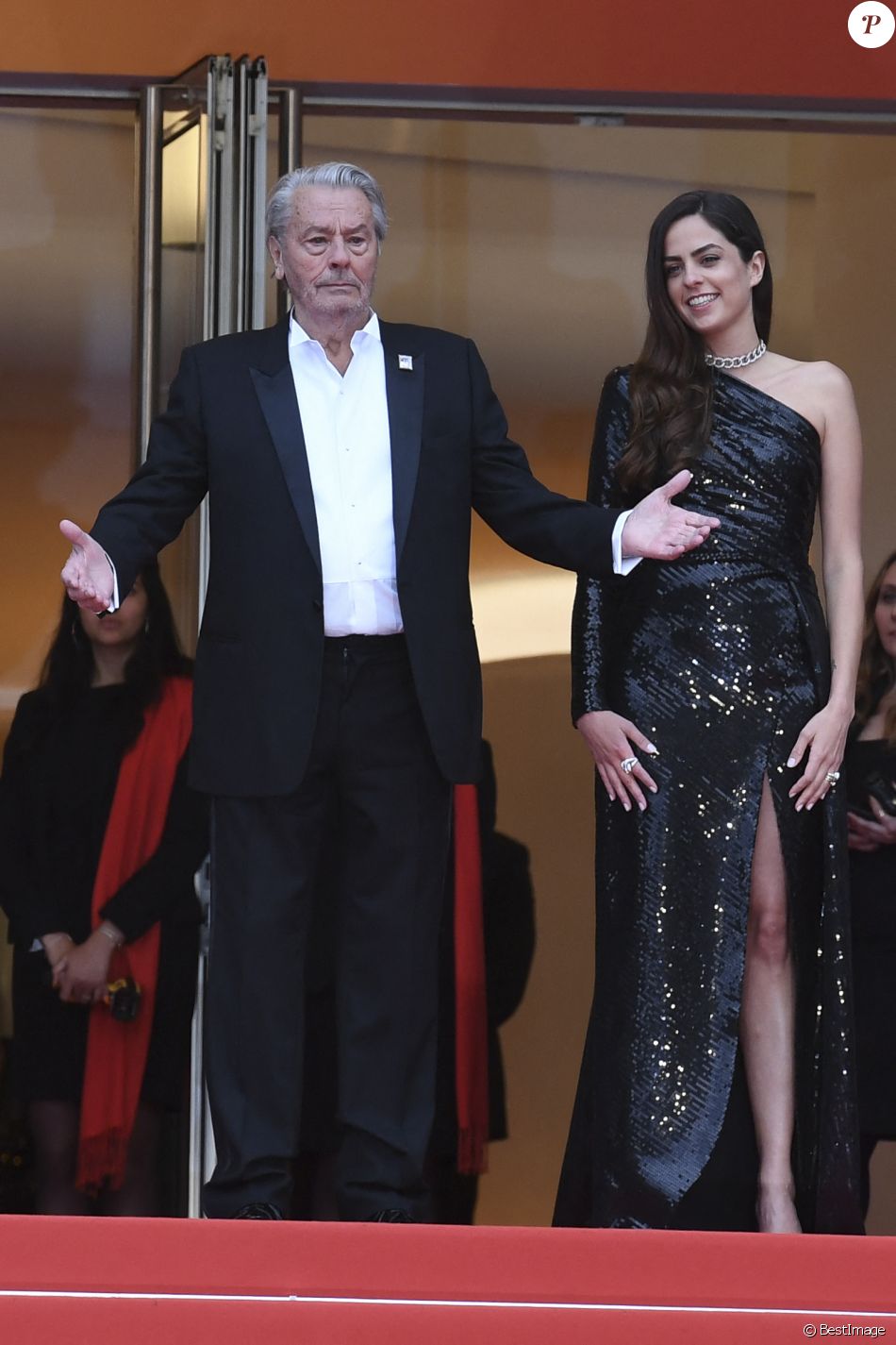 Alain Delon et sa fille Anouchka Delon - Montée des marches du film "A Hidden Life" lors du 72ème Festival International du Film de Cannes, le 19 mai 2019.