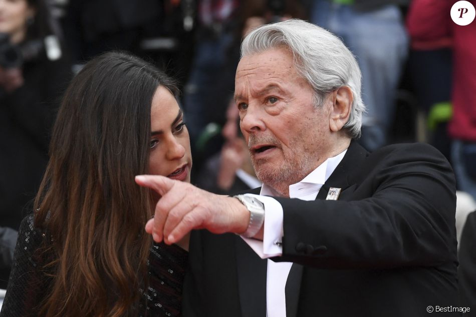 Alain Delon et sa fille Anouchka Delon - Montée des marches du film "A Hidden Life" lors du 72ème Festival International du Film de Cannes, le 19 mai 2019.