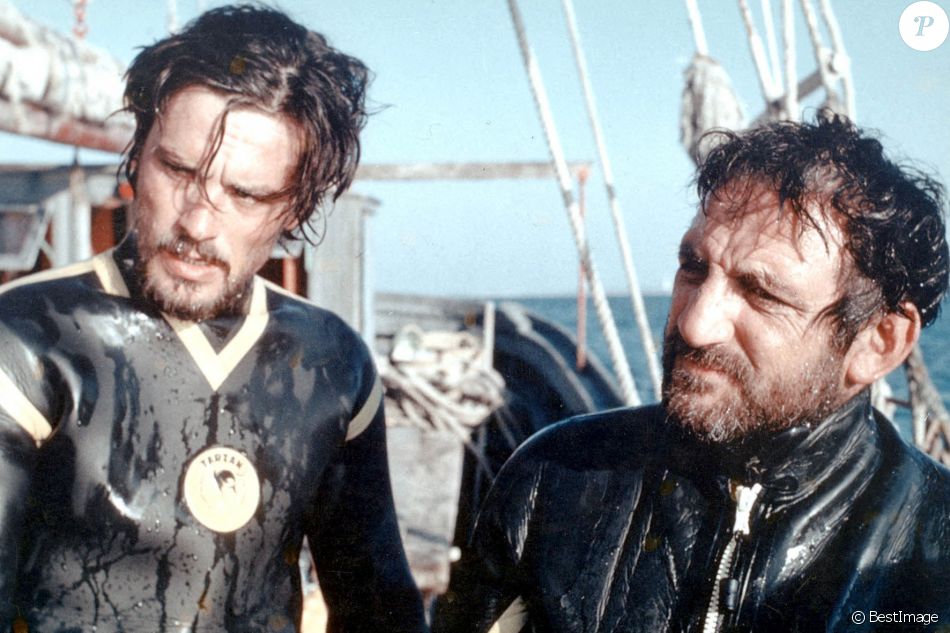 Archives - Alain Delon et Lino Ventura sur le tournage du film "Les aventuriers". 1967