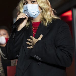 Louane - Cérémonie d'illumination des Champs-Elysées à Paris, le 22 novembre 2020. © JB Autissier / Panoramic / Bestimage