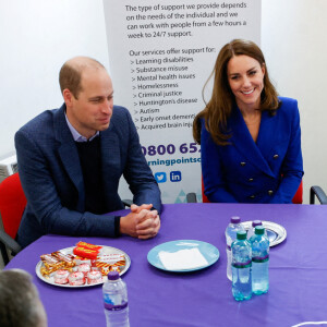 Le prince William, duc de Cambridge, et Kate Middleton, duchesse de Cambridge, visitent le centre de protection sociale de Turning Point Scotland à Coatbridge, en Écosse.