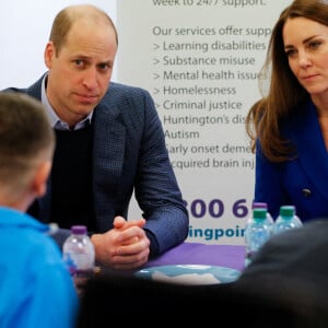 Le prince William, duc de Cambridge, et Kate Middleton, duchesse de Cambridge, visitent le centre de protection sociale de Turning Point Scotland à Coatbridge, en Écosse. Le 24 mai 2021.