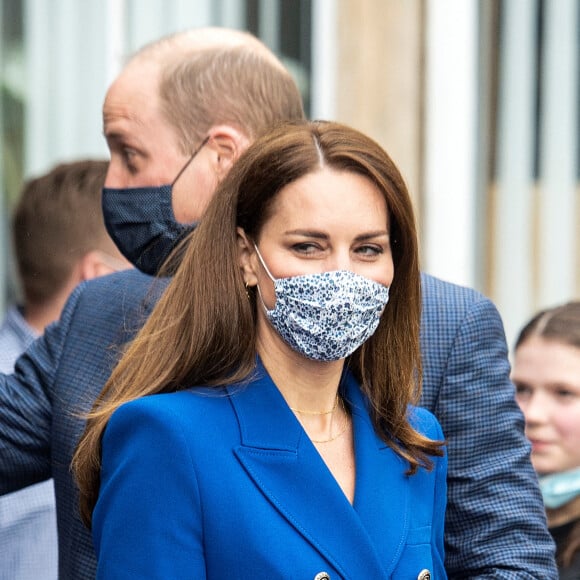 Le prince William et son épouse Kate Middleton, duchesse de Cambridge, ont aidé à préparer des repas avec des représentants de la communauté Sikh Sanjog, dans la cuisine du café du Palace de Holyroodhouse à Édimbourg. Le 24 mai 2021.