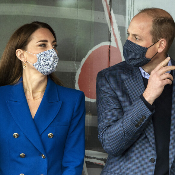 Le prince William et son épouse Kate Middleton, duchesse de Cambridge, visitent les locaux du centre Scottish Violence Reduction Unit à Prestonpans, en Écosse. Le 24 mai 2021.