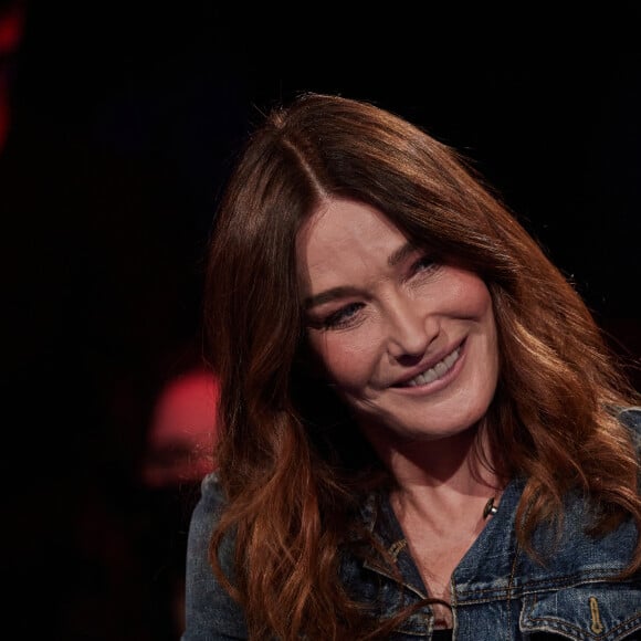 Exclusif - Carla Bruni Sarkozy - Enregistrement de l'émission "Allez viens je t'emmène...Au Music Hall" au Studio Gabriel à Paris, qui sera diffusée le 28 mai sur France 3. Le 6 avril 2021 © Cyril Moreau / Bestimage 