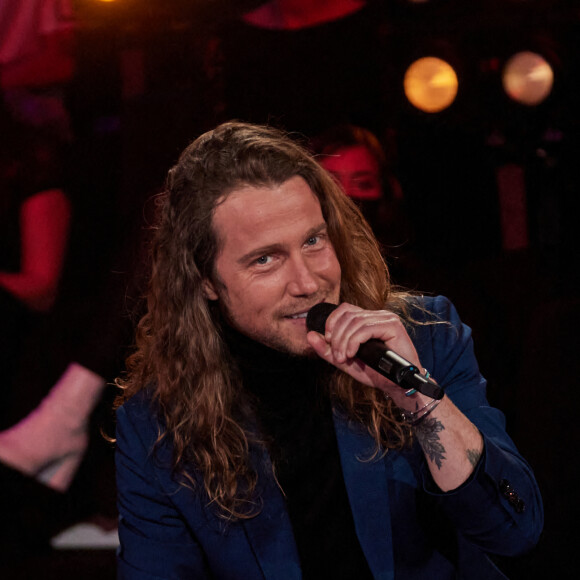 Exclusif - Julien Doré - Enregistrement de l'émission "Allez viens je t'emmène...Au Music Hall" au Studio Gabriel à Paris, qui sera diffusée le 28 mai sur France 3. Le 6 avril 2021 © Cyril Moreau / Bestimage 