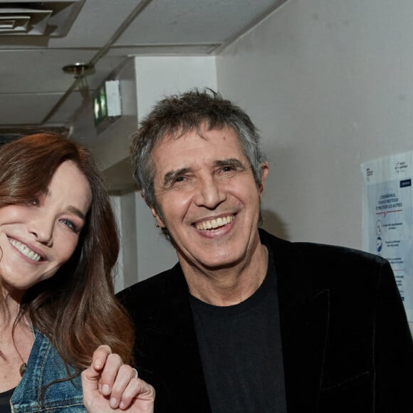 Exclusif - Carla Bruni Sarkozy et Julien Clerc - Backstage de l'enregistrement de l'émission "Allez viens je t'emmène...Au Music Hall" au Studio Gabriel à Paris, qui sera diffusée le 28 mai sur France 3. Le 6 avril 2021 © Cyril Moreau / Bestimage 