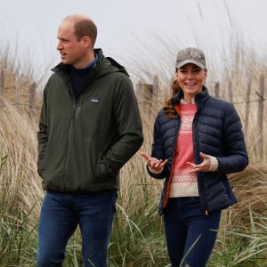 Le prince William, duc de Cambridge, et Kate Middleton, duchesse de Cambridge, font du char à voile sur la plage Saint Andrews dans le comté de East Lothian, en Écosse. Le 26 mai 2021.