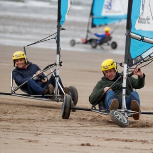 Le prince William, duc de Cambridge, et Kate Middleton, duchesse de Cambridge, font du char à voile sur la plage Saint Andrews dans le comté de East Lothian, en Écosse. Le 26 mai 2021.