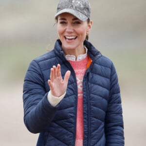 Kate Middleton, duchesse de Cambridge, fait du char à voile sur la plage Saint Andrews dans le comté de East Lothian, en Écosse. Le 26 mai 2021.