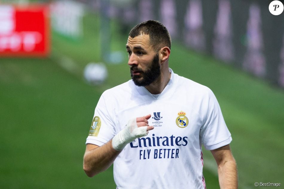 Karim Benzema du Real Madrid lors de la deuxième demi-finale de la SuperCup  espagnole entre l'Athletic Club Bilbao et le Real Madrid Club de Futbol au  stade La - Purepeople