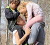 Elodie Gossuin avec son mari Bertrand et ses enfants Joséphine et Léonard, Instagram, avril 2021