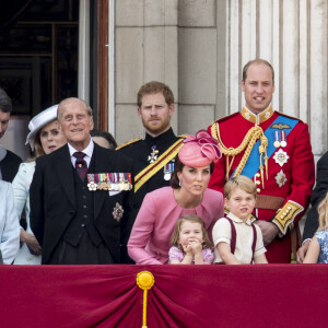 La princesse Eugenie d'York, le prince Philip, duc d'Edimbourg, le prince Harry, Catherine Kate Middleton , duchesse de Cambridge, la princesse Charlotte, le prince George et le prince William, duc de Cambridge - La famille royale d'Angleterre assiste à la parade "Trooping the colour" à Londres le 17 juin 2017.