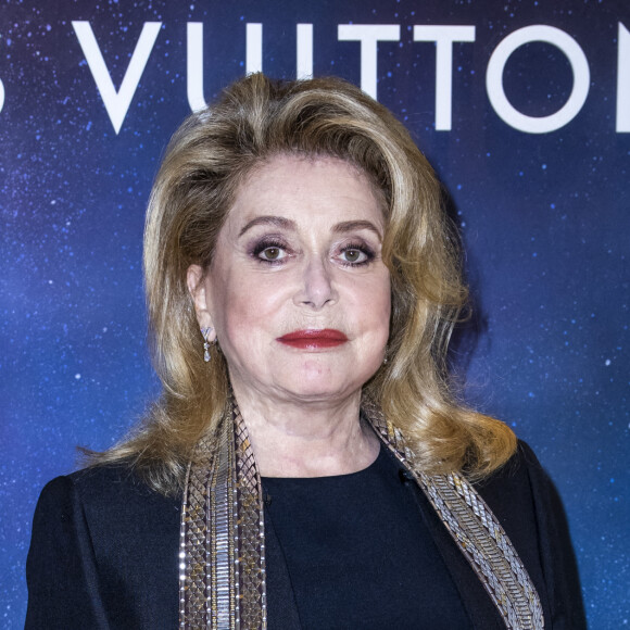 Semi Exclusif - Catherine Deneuve au photocall de la soirée Louis Vuitton Stellar Jewelry Cocktail Event place Vendôme à Paris le 28 septembre 2020. © Olivier Borde / Bestimage