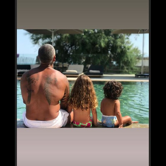 Amel Bent en vacances avec sa famille (Juillet 2019).